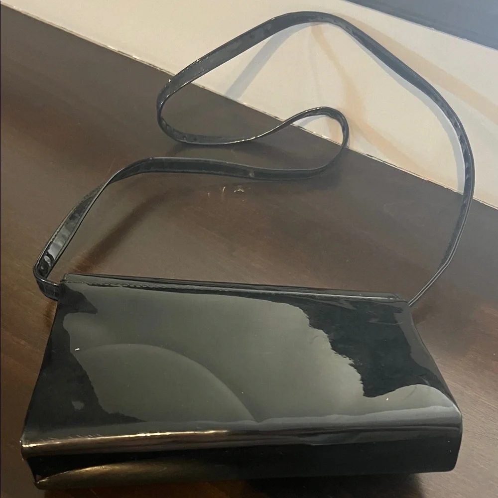 indeed shiny black